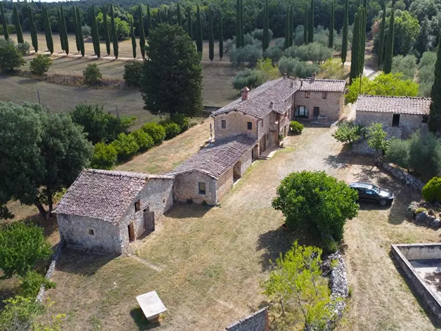 Immagine 14 di Casa colonica in vendita  a Siena