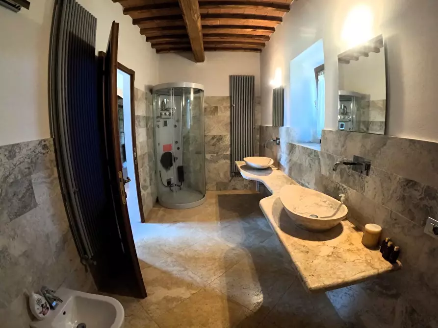 Immagine 27 di Casa colonica in vendita  a Siena