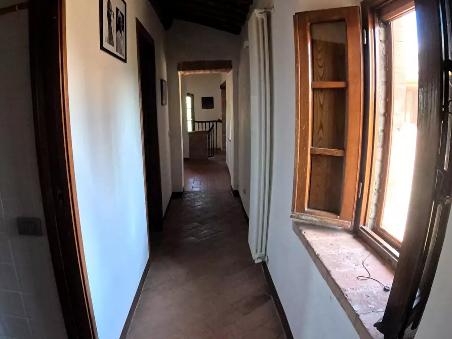 Immagine 45 di Casa colonica in vendita  a Siena