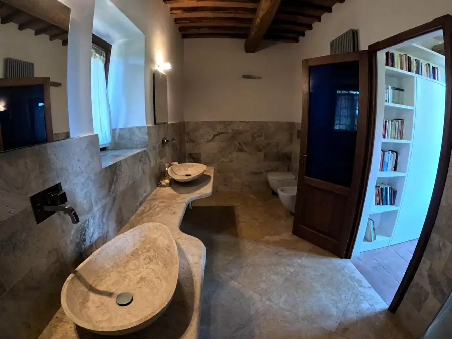 Immagine 29 di Casa colonica in vendita  a Siena