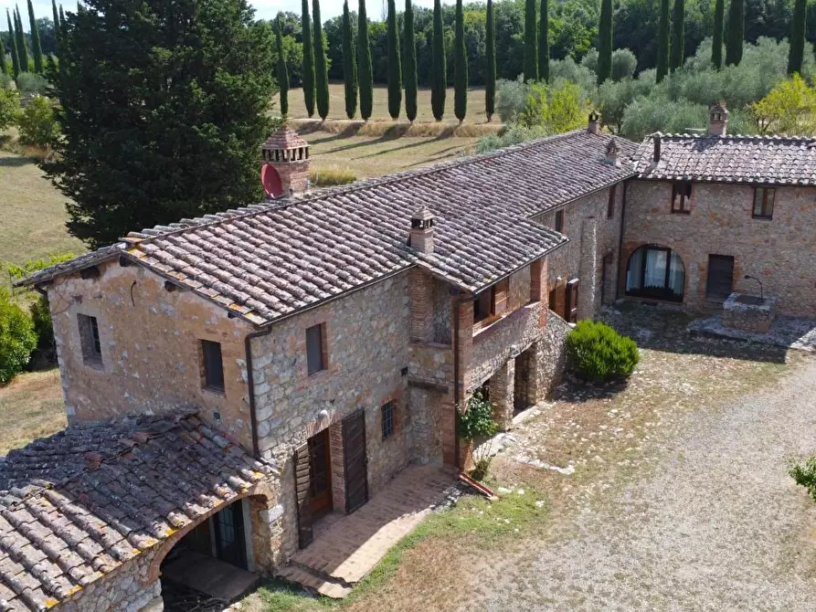 Immagine 18 di Casa colonica in vendita  a Siena