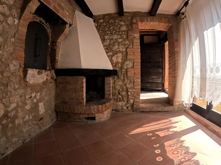 Immagine 49 di Casa colonica in vendita  a Siena