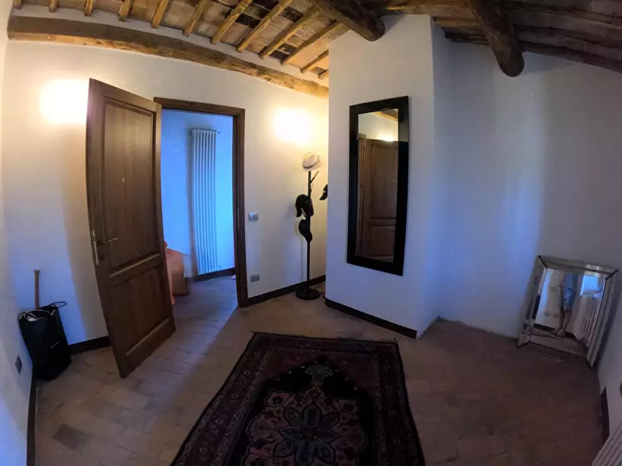 Immagine 37 di Casa colonica in vendita  a Siena
