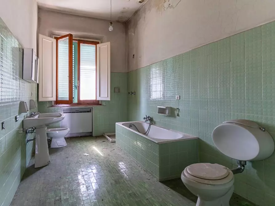 Immagine 26 di Palazzo in vendita  a Empoli