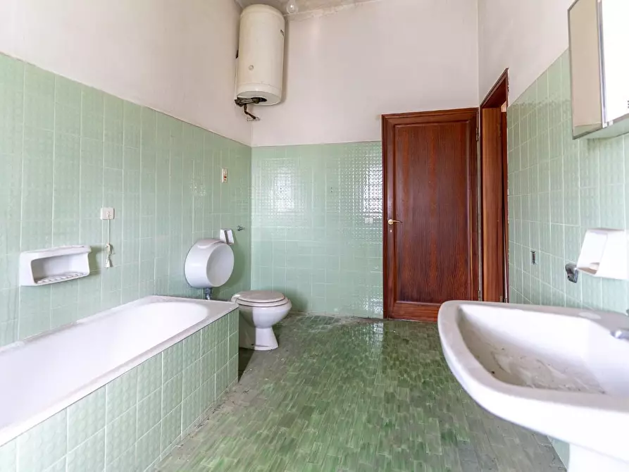 Immagine 27 di Palazzo in vendita  a Empoli