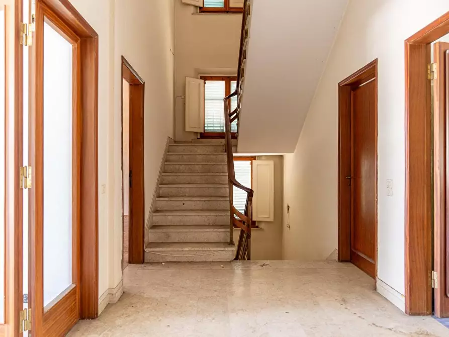 Immagine 12 di Palazzo in vendita  a Empoli