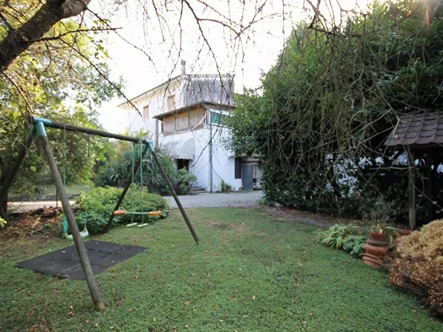 Immagine 2 di Casa bifamiliare in vendita  a Lucca