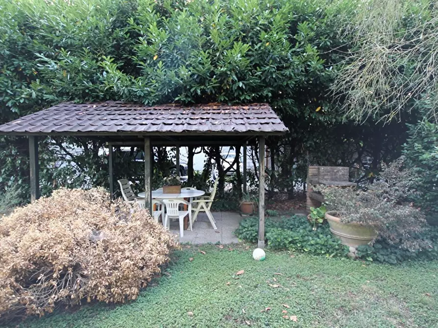 Immagine 5 di Casa bifamiliare in vendita  a Lucca