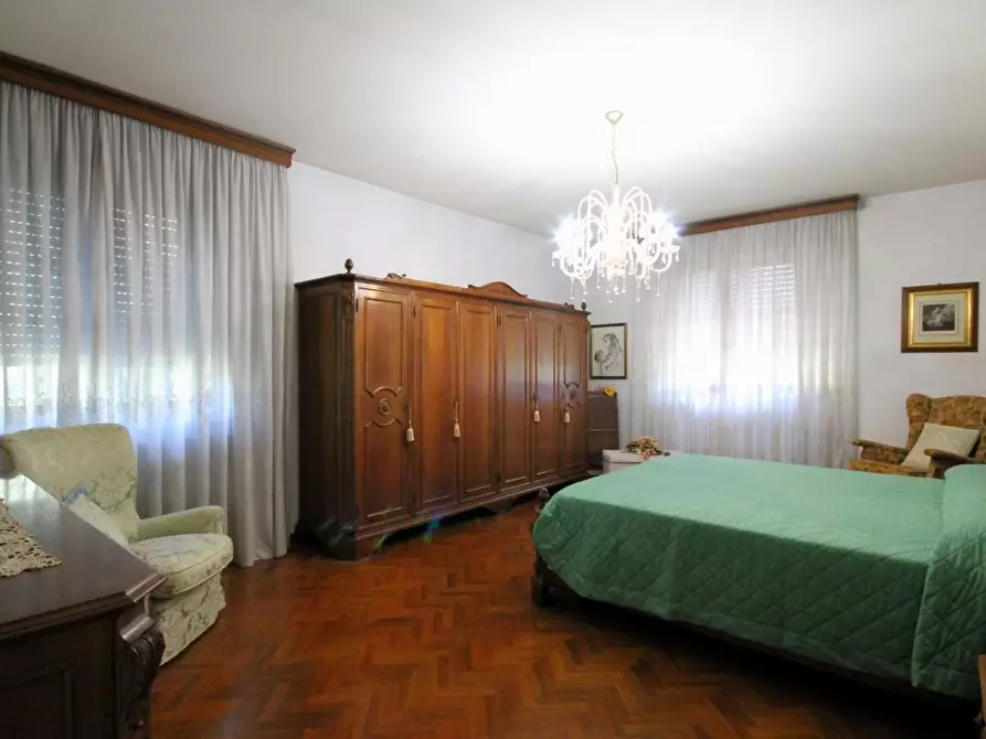 Immagine 22 di Casa bifamiliare in vendita  a Lucca