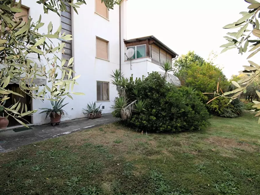 Immagine 4 di Casa bifamiliare in vendita  a Lucca