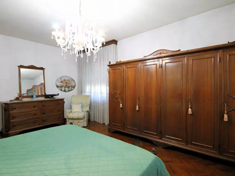 Immagine 23 di Casa bifamiliare in vendita  a Lucca