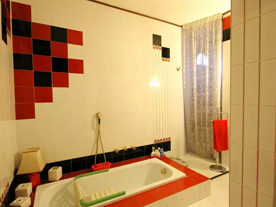 Immagine 17 di Casa bifamiliare in vendita  a Lucca