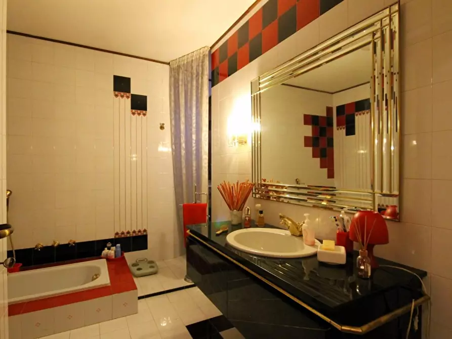 Immagine 16 di Casa bifamiliare in vendita  a Lucca