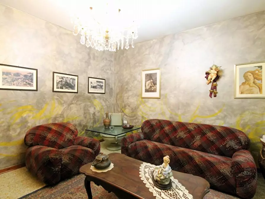 Immagine 12 di Casa bifamiliare in vendita  a Lucca