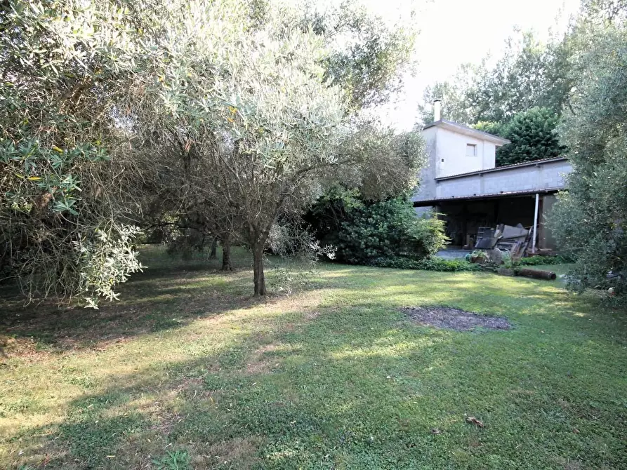 Immagine 8 di Casa bifamiliare in vendita  a Lucca