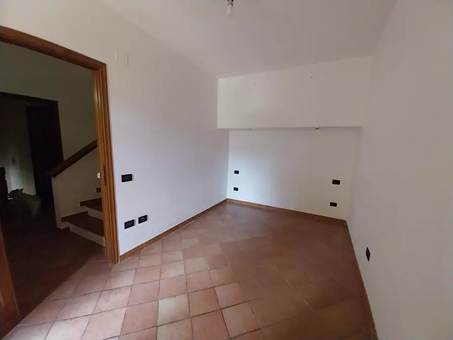 Immagine 25 di Villetta a schiera in vendita  a Calci