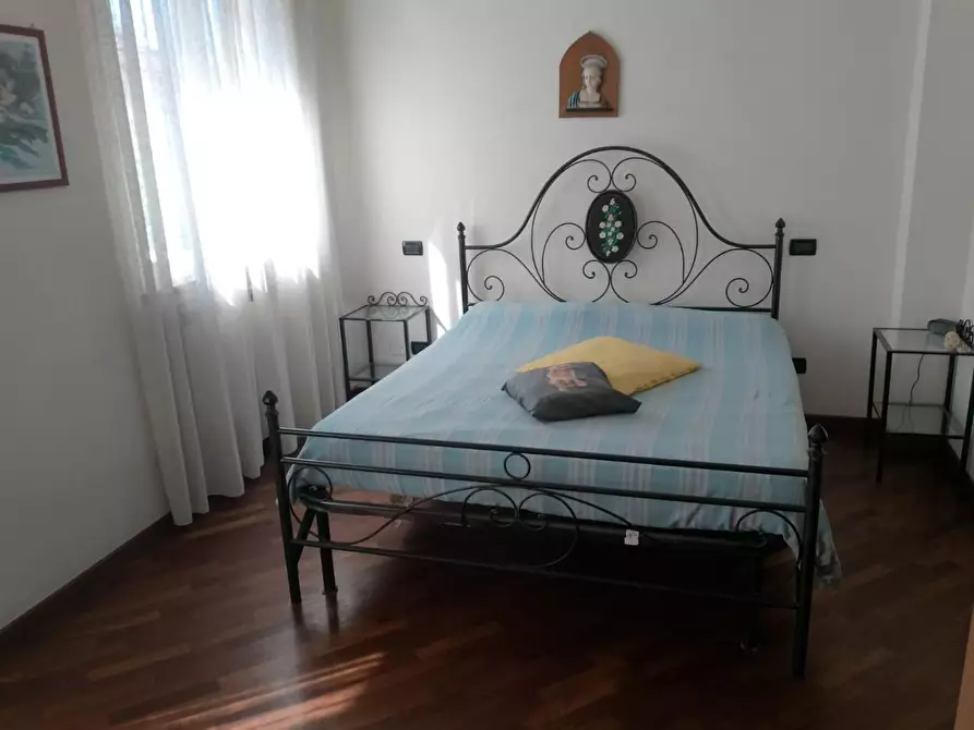 Immagine 10 di Villa in vendita  a Viareggio