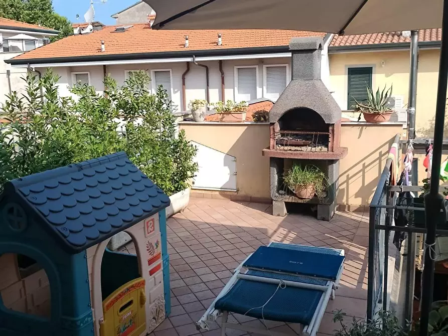 Immagine 8 di Villa in vendita  a Viareggio