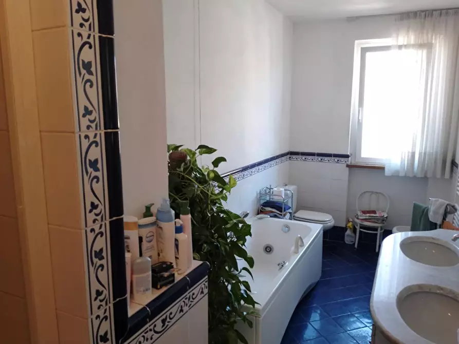 Immagine 13 di Villa in vendita  a Viareggio