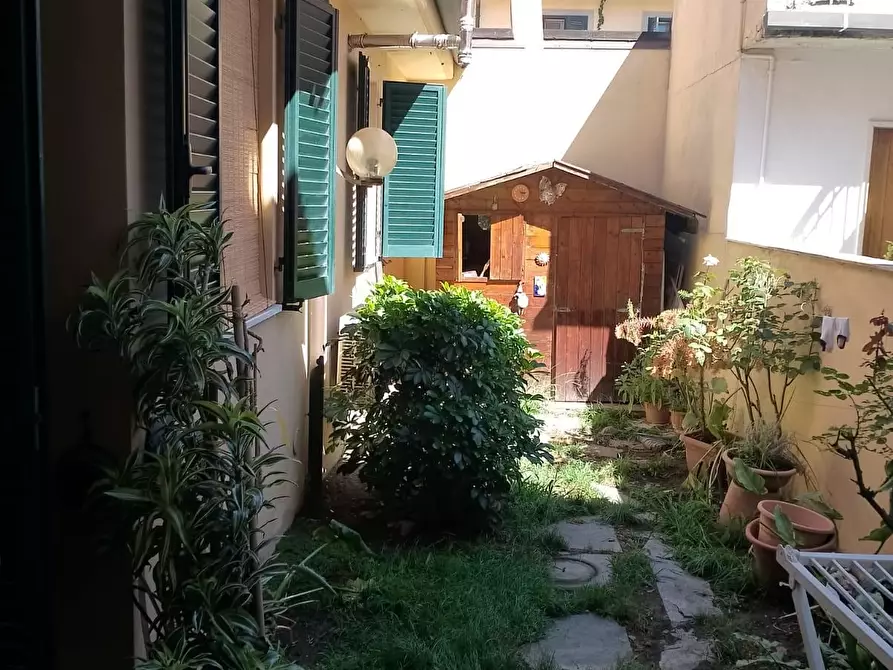 Immagine 9 di Villa in vendita  a Viareggio