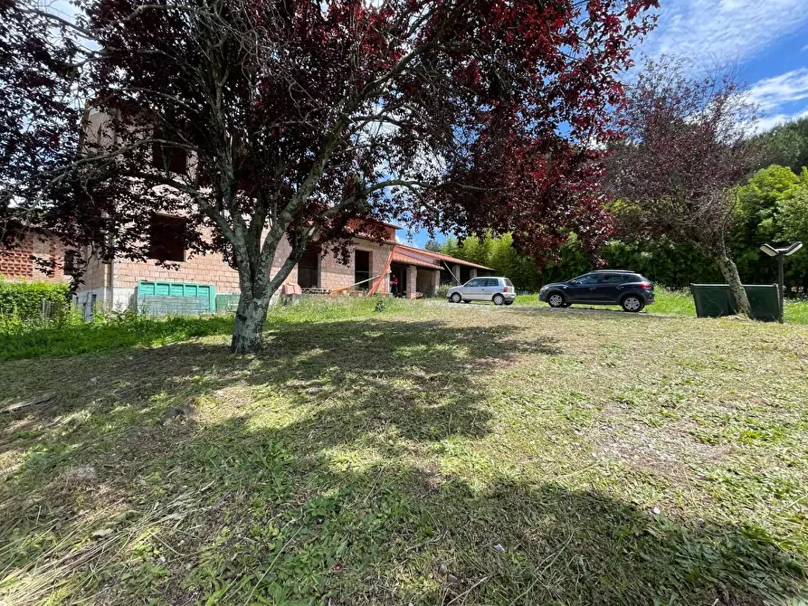 Immagine 27 di Villa in vendita  a Lucca