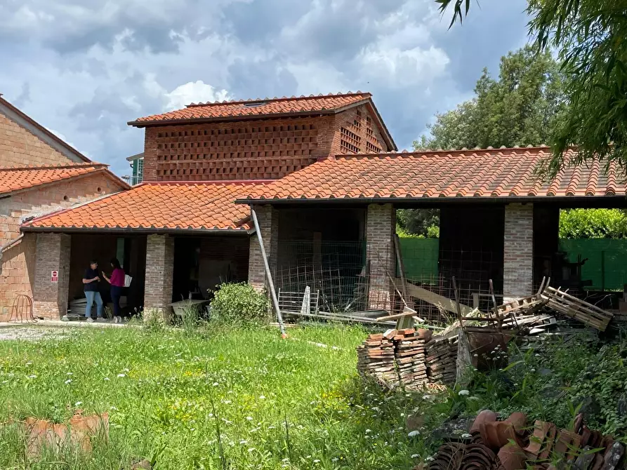 Immagine 25 di Villa in vendita  a Lucca