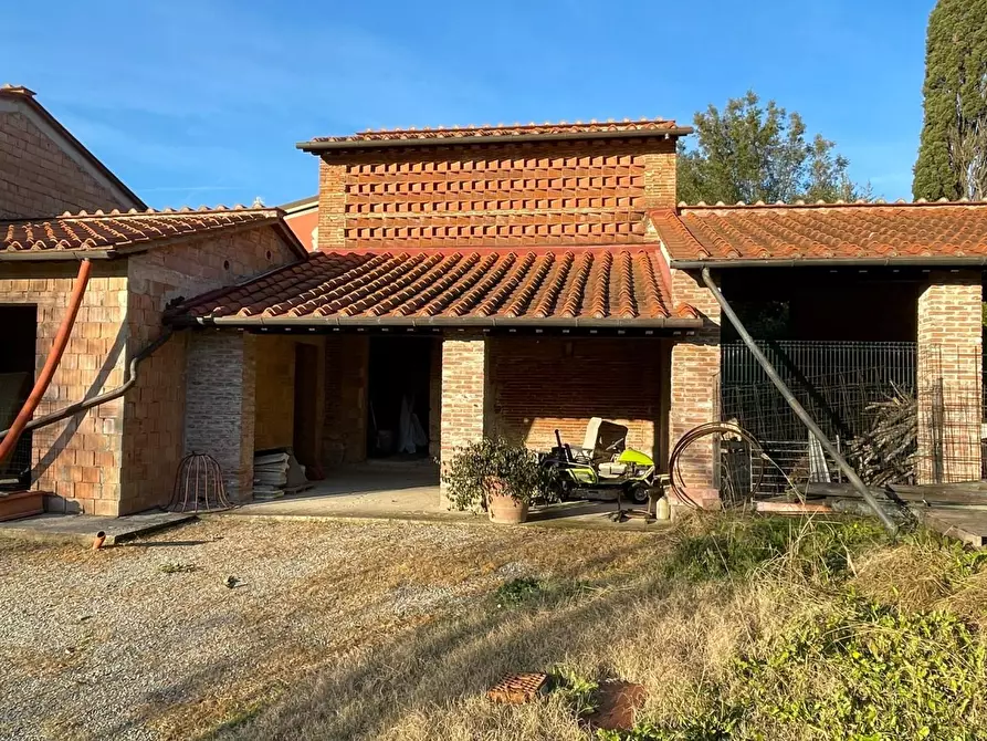 Immagine 8 di Villa in vendita  a Lucca