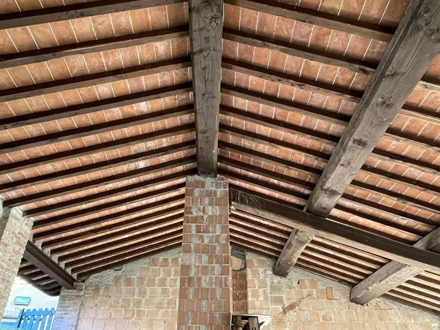 Immagine 11 di Villa in vendita  a Lucca