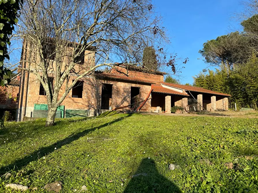 Immagine 2 di Villa in vendita  a Lucca