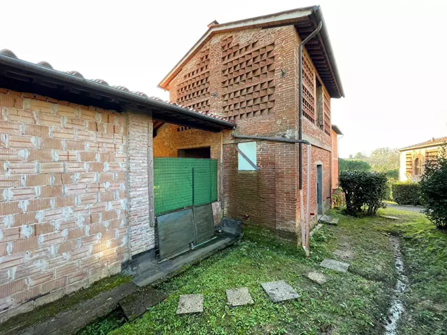 Immagine 15 di Villa in vendita  a Lucca