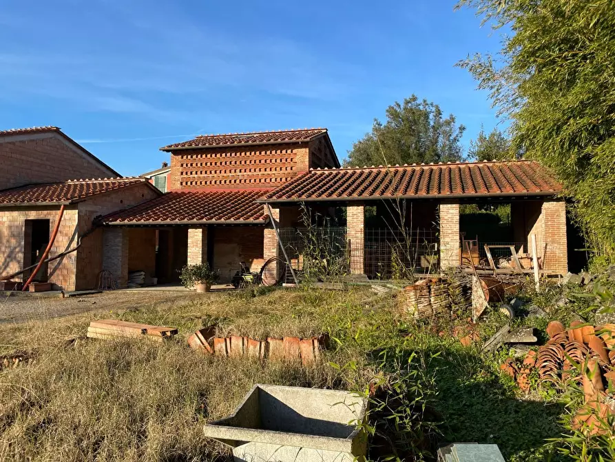 Immagine 5 di Villa in vendita  a Lucca