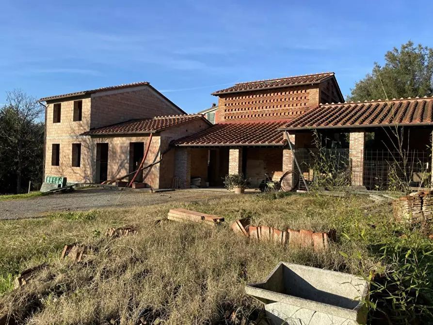 Immagine 4 di Villa in vendita  a Lucca