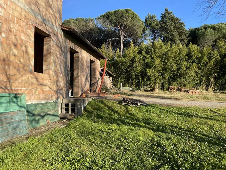 Immagine 3 di Villa in vendita  a Lucca