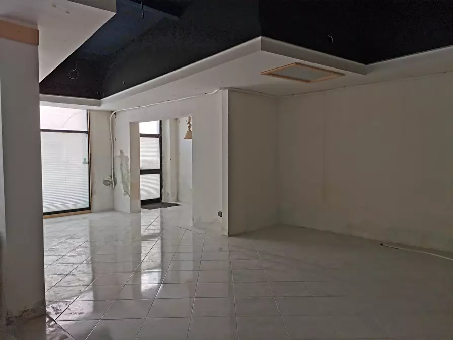 Immagine 13 di Locale commerciale in vendita  a Poggibonsi