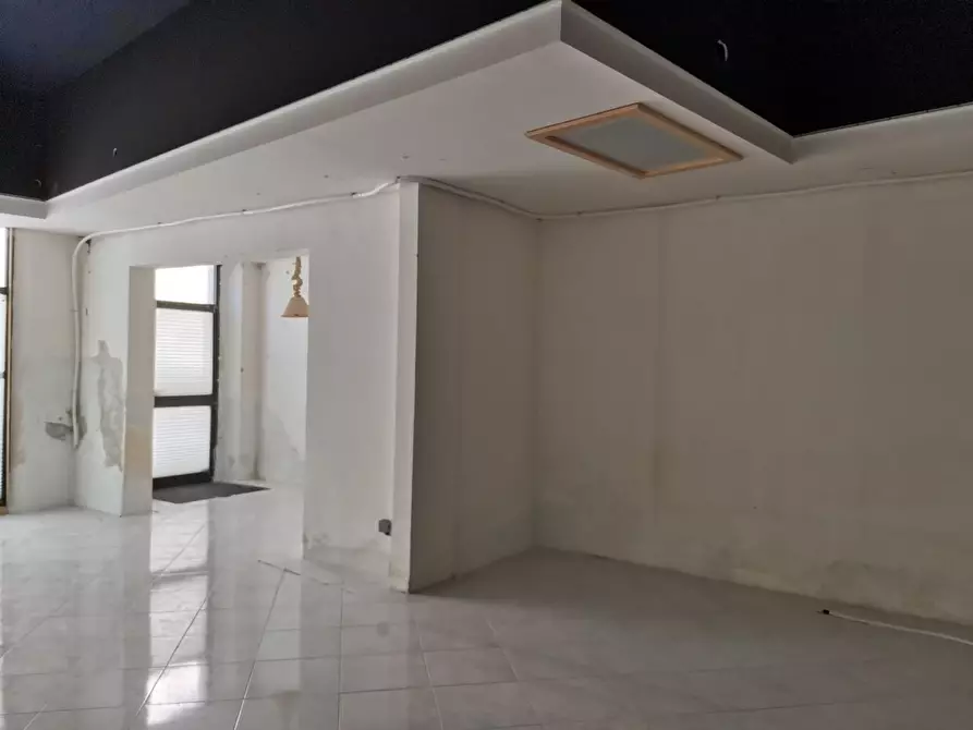 Immagine 3 di Locale commerciale in vendita  a Poggibonsi