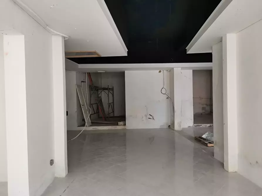 Immagine 11 di Locale commerciale in vendita  a Poggibonsi