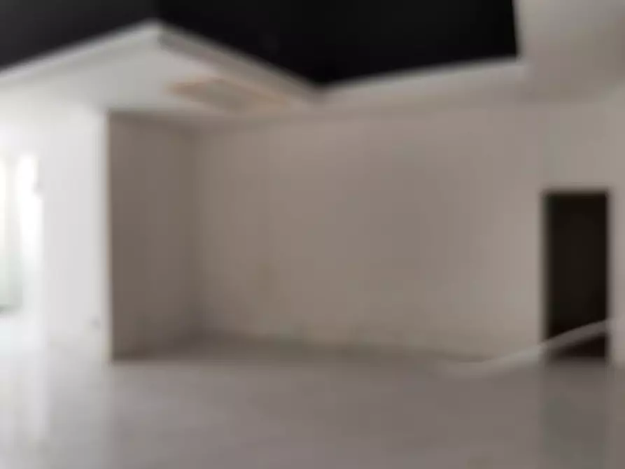 Immagine 12 di Locale commerciale in vendita  a Poggibonsi