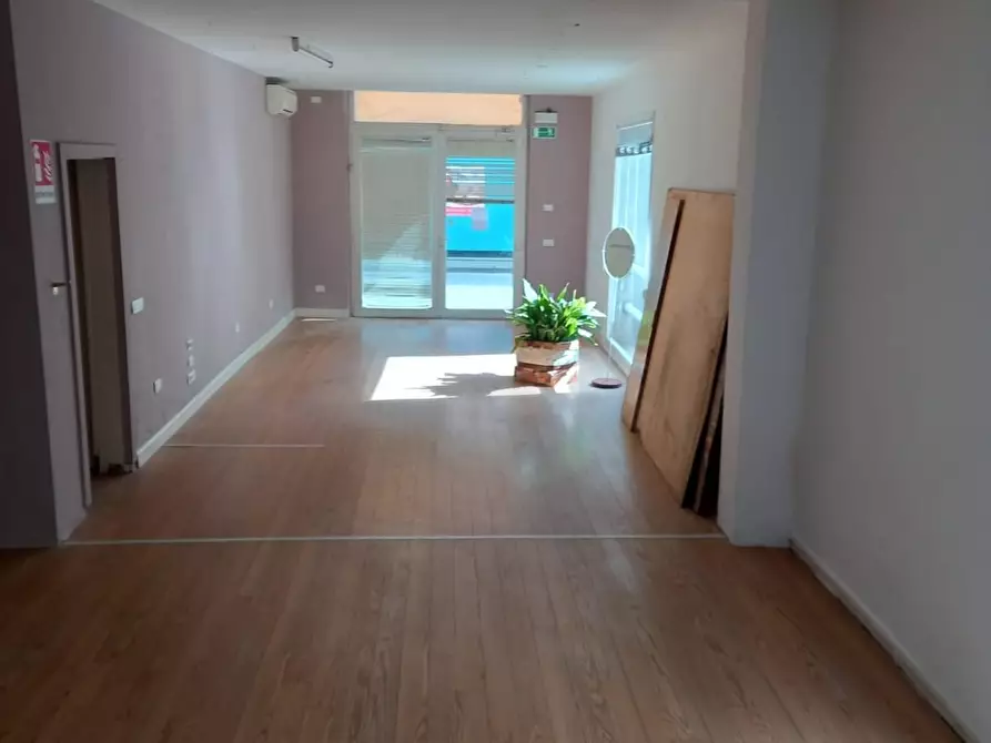 Immagine 1 di Locale commerciale in vendita  a Empoli