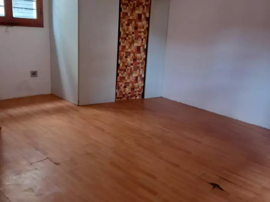 Immagine 9 di Locale commerciale in vendita  a Empoli