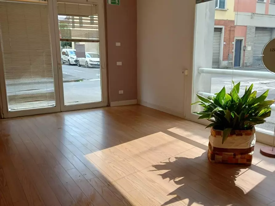 Immagine 7 di Locale commerciale in vendita  a Empoli