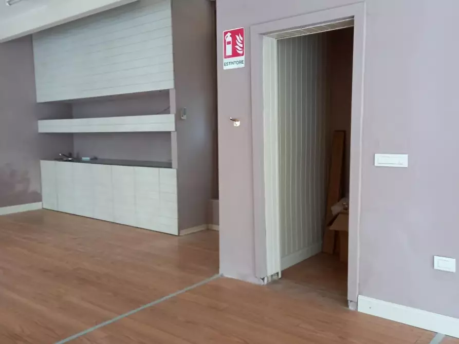 Immagine 11 di Locale commerciale in vendita  a Empoli