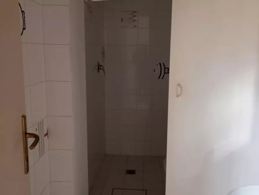 Immagine 5 di Locale commerciale in vendita  a Empoli