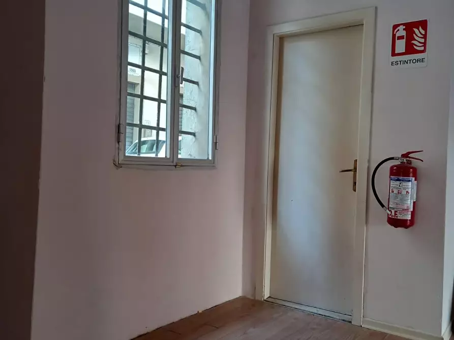 Immagine 12 di Locale commerciale in vendita  a Empoli