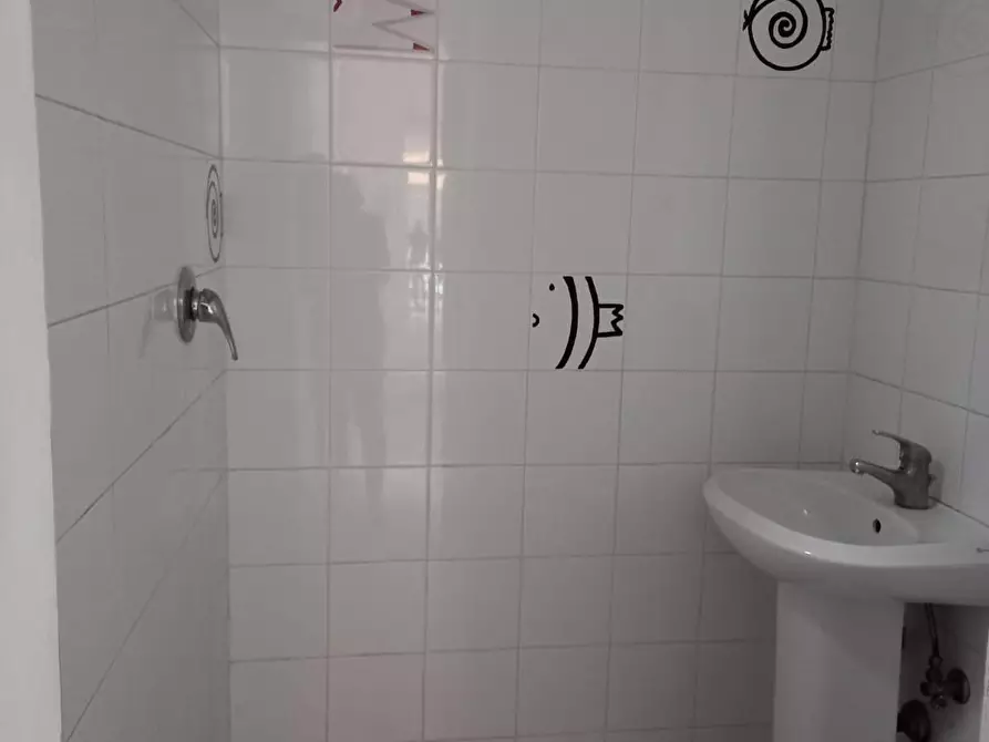 Immagine 6 di Locale commerciale in vendita  a Empoli