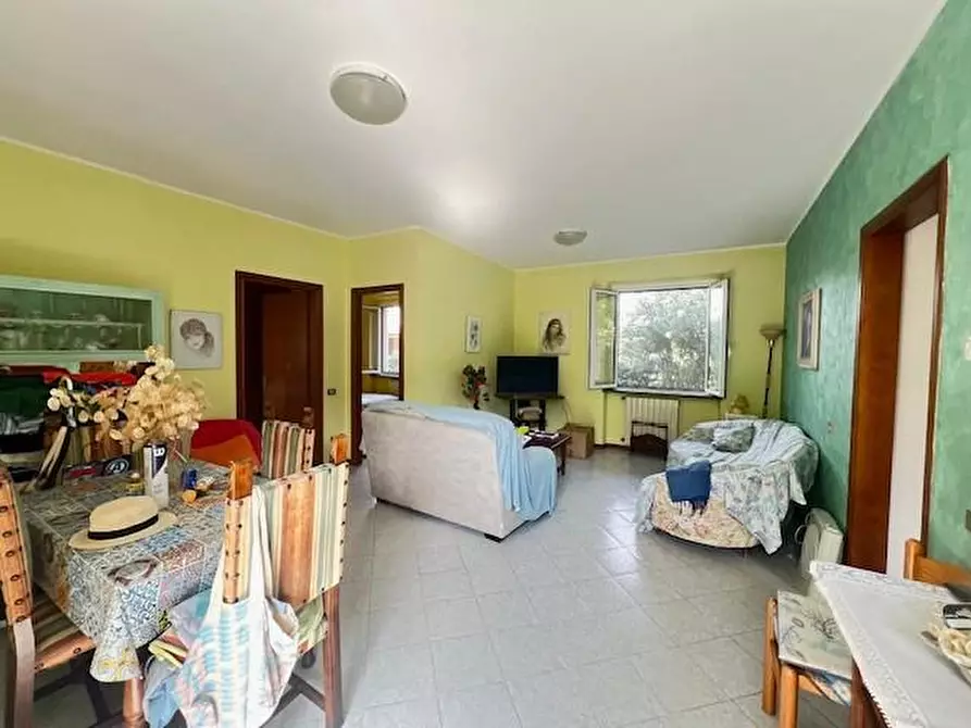 Immagine 9 di Casa bifamiliare in vendita  a Massa