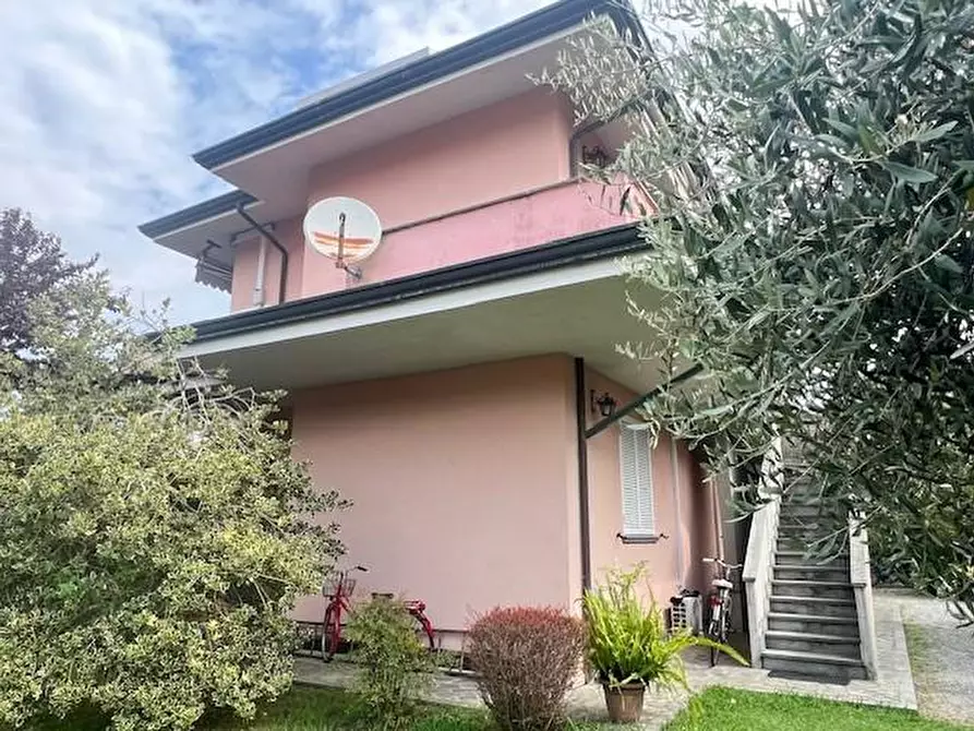 Immagine 7 di Casa bifamiliare in vendita  a Massa