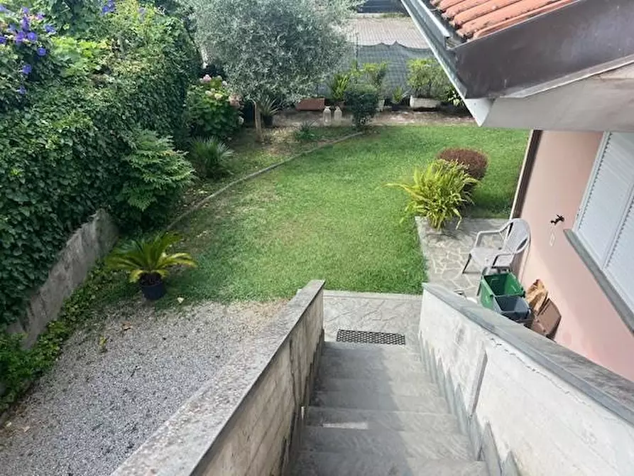 Immagine 37 di Casa bifamiliare in vendita  a Massa
