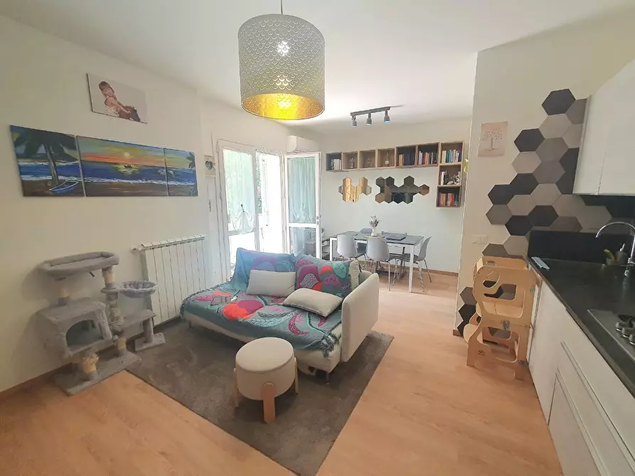 Immagine 1 di Appartamento in vendita  a Lucca