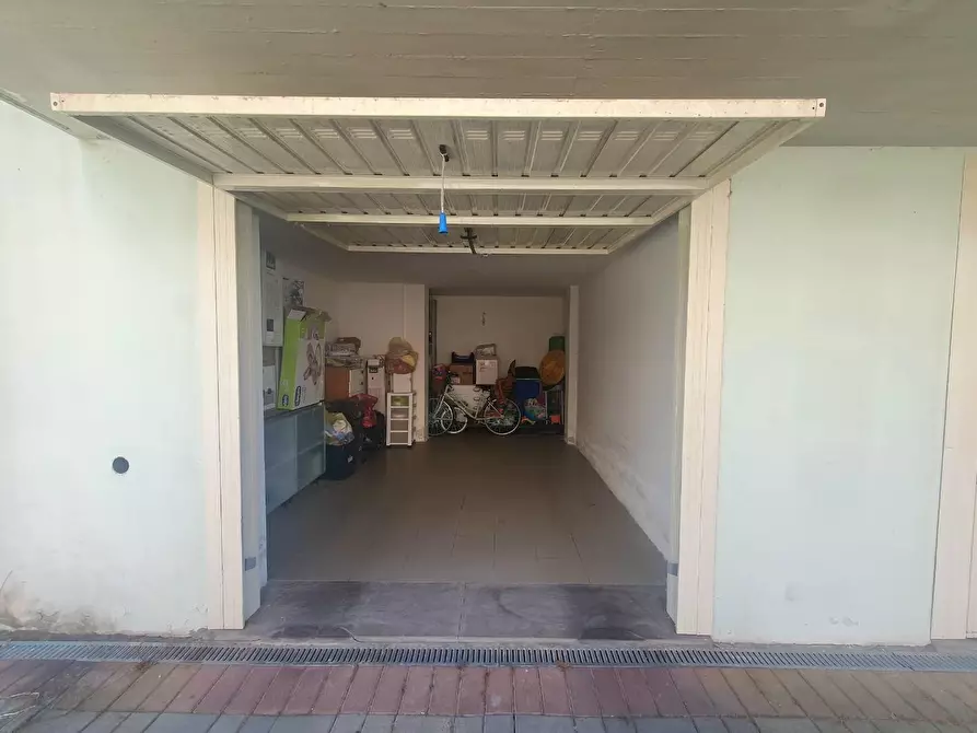 Immagine 31 di Appartamento in vendita  a Lucca