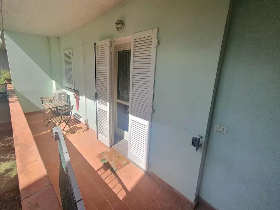 Immagine 4 di Appartamento in vendita  a Lucca